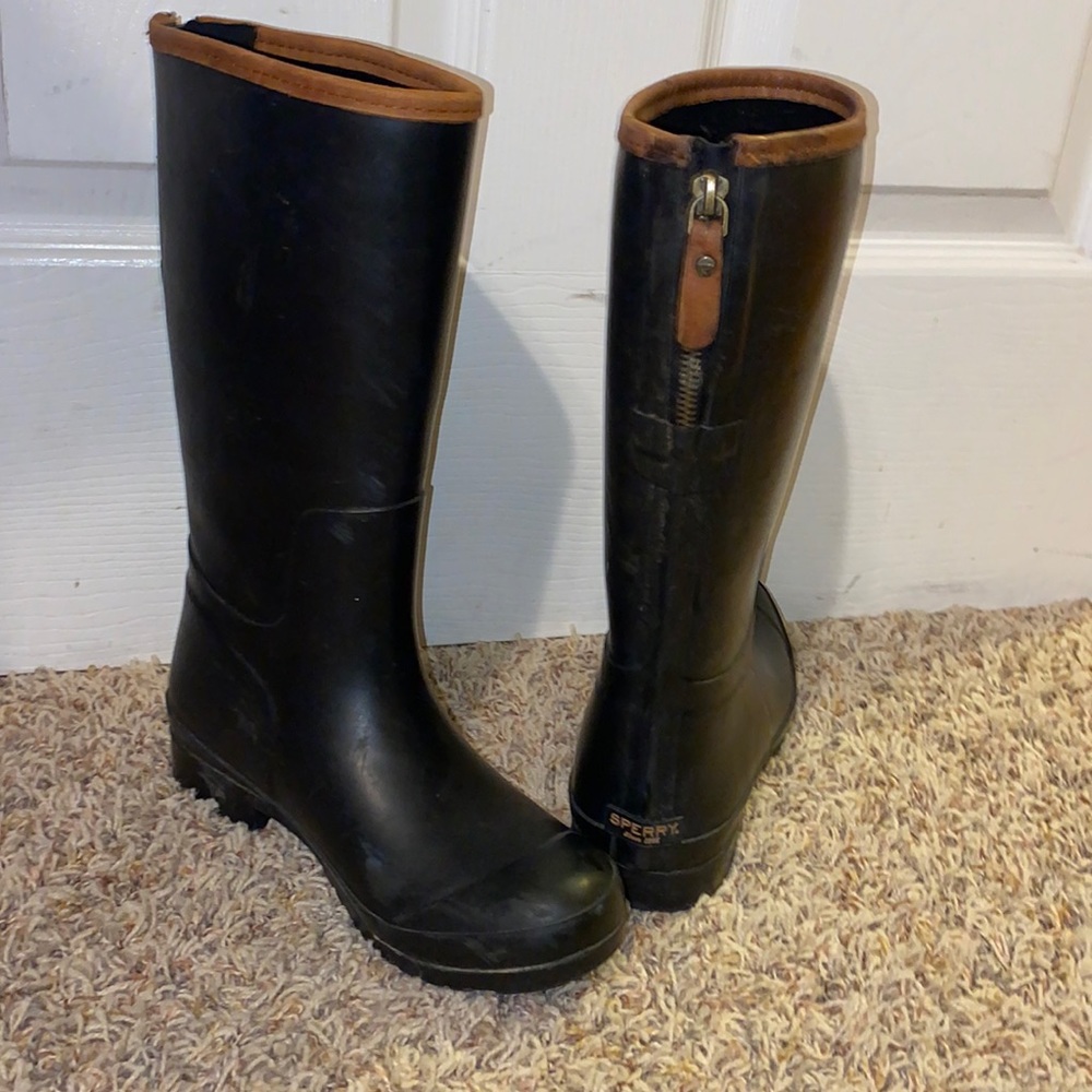 Women’s waterproof Sperry boots size 6